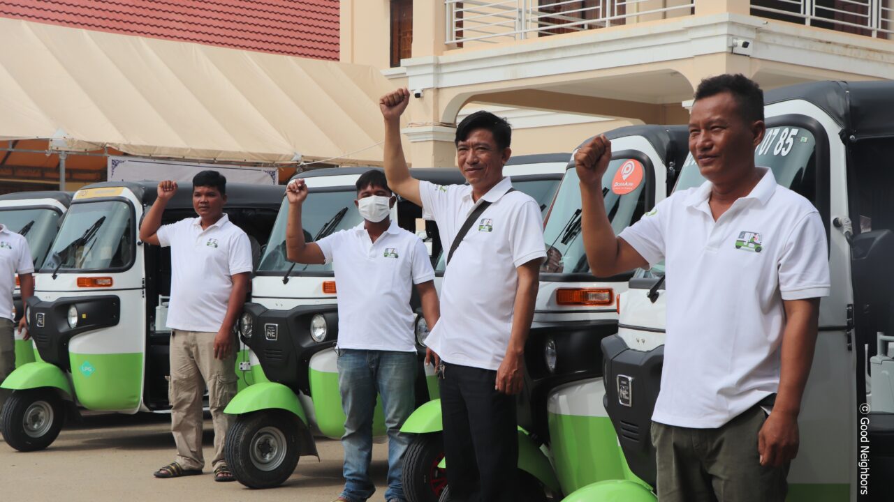 “Good Taxi Project”, 20 Auto Rickshaws handover to drivers!