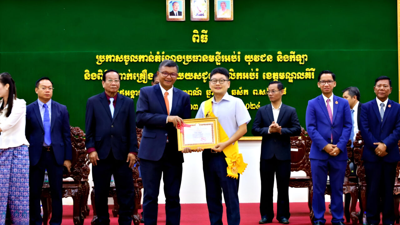 Good Neighbors Cambodia – The Ministry of Education Youth and Sports Awarded Medal of National Construction to Good Neighbors Cambodia for Contributing to the Goal of Strengthening Quality Education in Cambodia